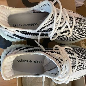 Yeezy boost 350 zebra like new with box
